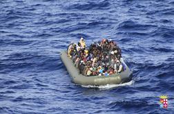 V napihljivem čolnu blizu Lampeduse odkrili 18 trupel migrantov