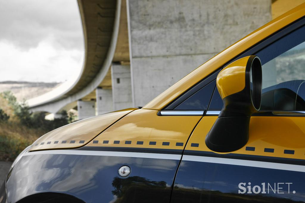 Fiat 500 1.2 8V lounge - šik mestni malček s posluhom za visoko modo