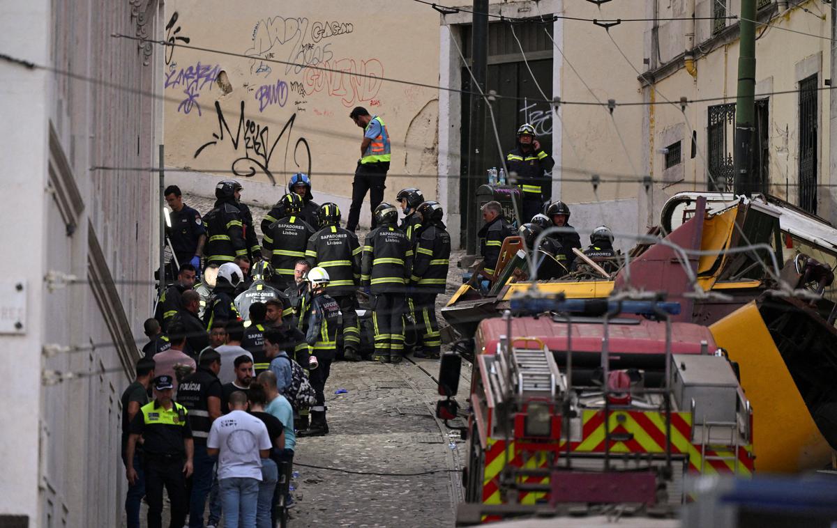 Lizbona, nesreča, vzpenjača | V nesreči je življenje izgubilo 16 ljudi. | Foto Reuters
