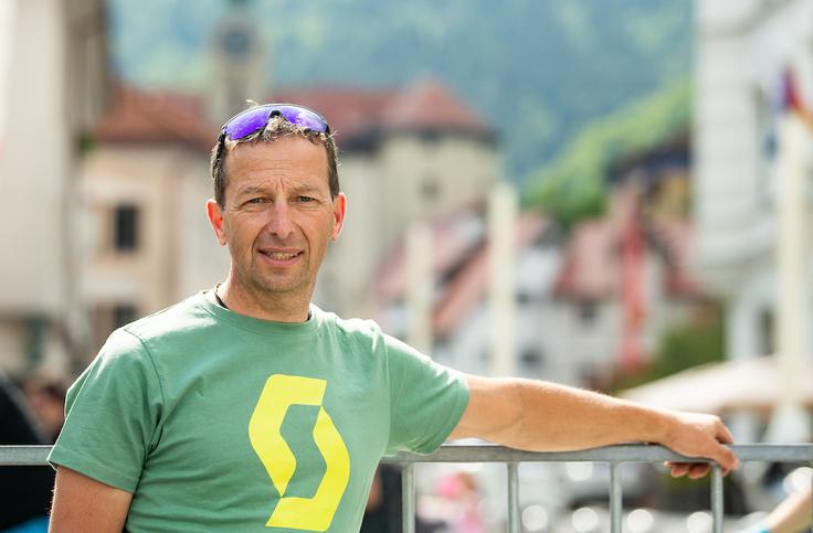 Valter Bonča: Pogačar in Roglič sta šla zelo hitro in prepričan sem, da so se pri njima poznale tudi izkušnje s slovenskih cest. Naše ceste namreč v dežju postanejo zelo spolzke in slovenski kolesarji se znajo na splošno dobro voziti v dežju. S tem nimamo težav, niti pri spustih niti na spolzkih cestah.  | Foto: Sportida