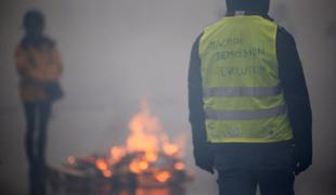 V Franciji zaradi protesta rumenih jopičev nova smrtna žrtev