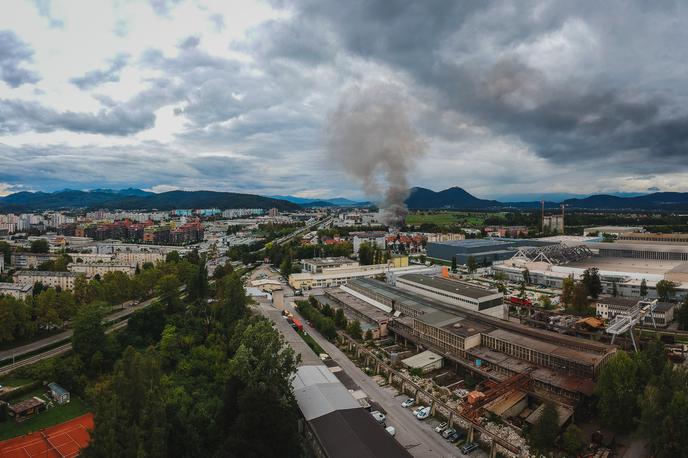 onesnažen zrak, dim, Stegne Ljubljana | Prebivalci naj bodo pozorni tudi na simptome in znake, kot so kašelj ali pomanjkanje sape. | Foto Shutterstock