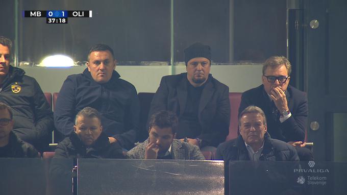 Športni direktor NK Maribor Zlatko Zahović je dvoboj spremljal na častni tribuni, kjer ponovno ni bilo predsednika Olimpije Milana Mandarića. | Foto: Planet TV