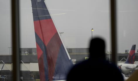 Pilot potnike zaradi "nepravilno zapakirane torbe" po dveh urah leta vrnil na letališče
