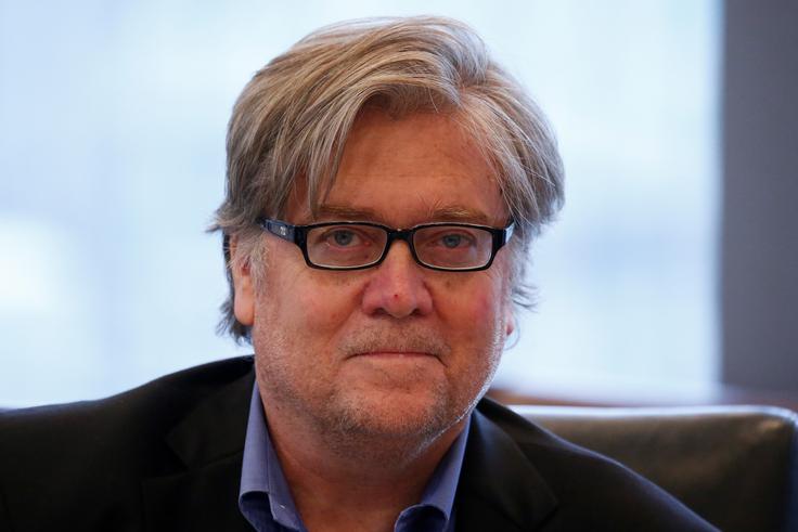 Steve Bannon, nekdanji prvi mož spletnega medija Breitbart in zdajšnji Trumpov glavni svetovalec, ima največ zaslug, da je Milo postal novinarska zvezda. Breitbart je spletni medij, ki ga je pred leti ustanovil zdaj že pokojni ameriški judovski novinar Andrew Breitbart. Breitbartova uredniška politika je nedvoumna: nasprotovanje odprtim mejam, množičnemu priseljevanju in globalizaciji ter zagovarjanje ameriškega nacionalizma in populizma. Breitbart je zdaj eden od najbolj branih ameriških spletnih medijev. | Foto: Reuters