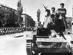 Sovjetski tanki v Tabrizu leta 1945