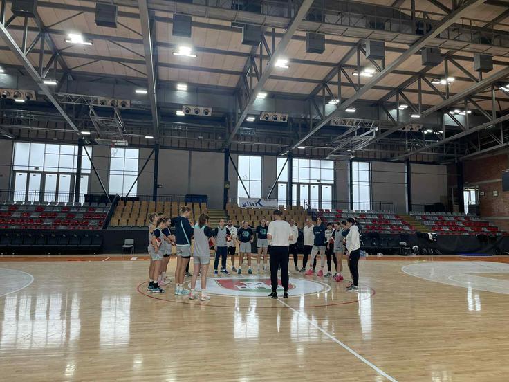 Slovenke se pripravljajo na Kodeljevem. | Foto: Sportal