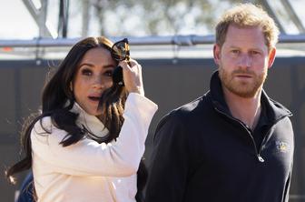 Princ Harry se bo udeležil kronanja očeta brez žene Meghan