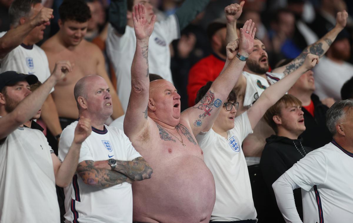 Anglija Češka | Veselje angleških navijačev po novi zmagi treh levov. | Foto Reuters