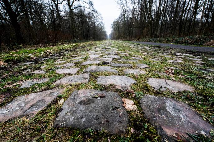 Pariz - Roubaix, tlakovan sektor, Arenberg | Kolesarje na kraljici klasik čaka 56,5 kilometra tlakovanih cest. | Foto Guliverimage