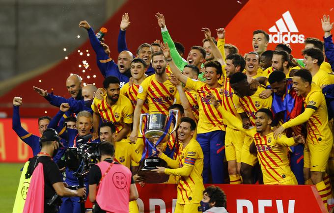 Zadnja izmed 35 lovorik, ki jo je Messi osvojil z Barcelono, je letošnji španski pokal. | Foto: Reuters