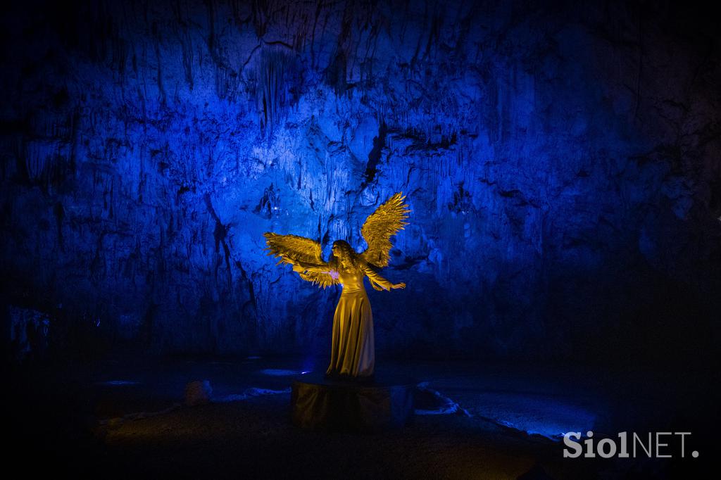 Žive jaslice v Postojnski jami