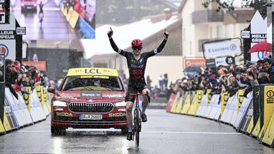 Storer slavil v snegu dirke proti soncu, po Vingegaardu odstopil še en od favoritov #video