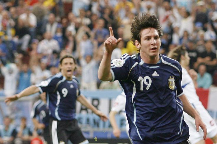 V Nemčiji je postal najmlajši Argentinec z nastopom na svetovnih prvenstvih in takoj zadel. | Foto: 