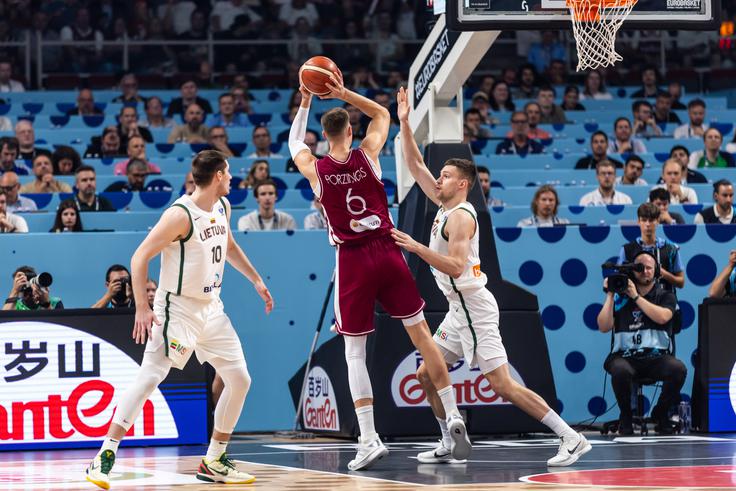 Kristaps Porzingis je dal kar 34 točk, a ni imela Latvija nobenih možnosti proti Litvi. | Foto: Guliverimage