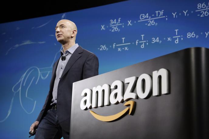Jeff Bezos | Jeff Bezos je podjetje Amazon ustanovil leta 1994. Danes ima v družbi približno 12-odstotni lastniški delež, kar je dovolj za status najbogatejšega človeka na svetu – vrednost njegovega premoženja je trenutno ocenjena na 111 milijard dolarjev oziroma okroglih 100 milijard evrov. | Foto Reuters