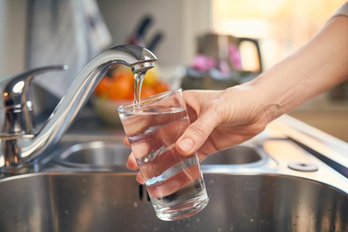 Voda | Razlog več, zakaj je treba dosledno skrbeti za zadostno uživanje vode v vsakodnevni prehrani. | Foto Getty Images
