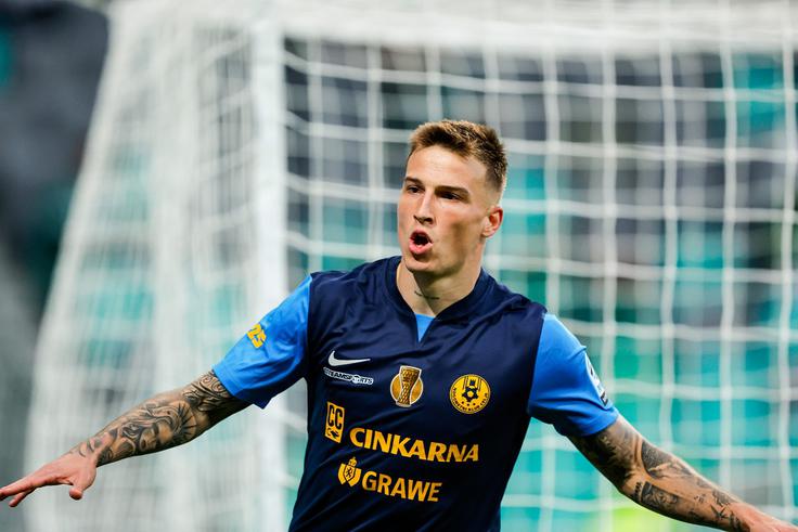 Franko Kovačević je v 5. minuti zatresel mrežo Olimpije, a je bil pozneje zadetek razveljavljen zaradi nedovoljenega položaja. Pozneje se je dvakrat vpisal med strelce. | Foto: Aleš Fevžer