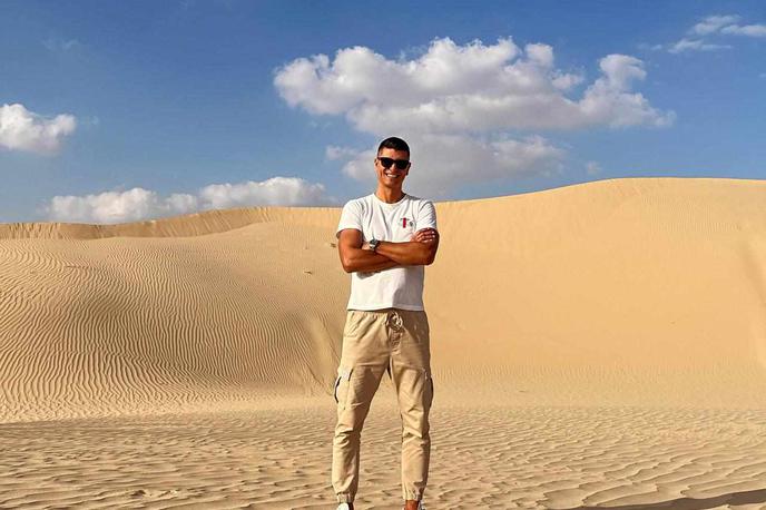 Sandro Bloudek | Sandro Bloudek živi in dela v ZAE že slabo leto. Stanuje v Bani Yasu, predmestju Abu Dabija, vedno znova pa ga navdušujejo izleti v puščavo. | Foto Osebni arhiv