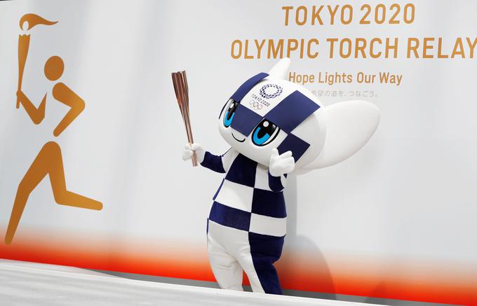 V začetku junija, 300 dni pred začetkom iger, so prireditelji javnosti predstavili tudi maskoto iger Mirajtovo in olimpijsko plamenico. | Foto: Reuters