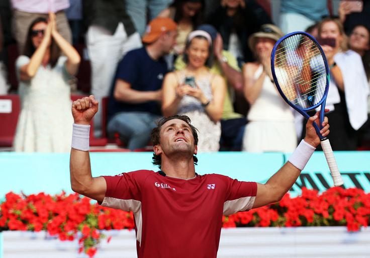 Casper Ruud je po treh tie-breakih premagal Stefanosa Cicipasa. | Foto: Reuters