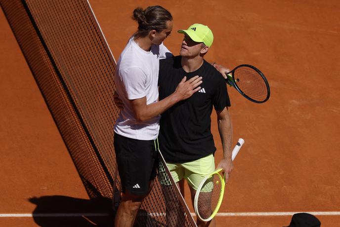 Zverev prek tretjega kroga šele po dveh podaljšanih igrah