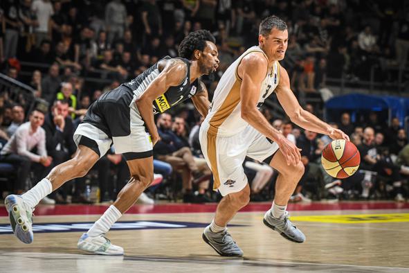 Veliko presenečenje v Beogradu, Partizan na kolenih