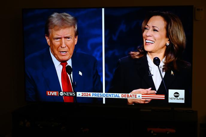 Donald Trump. Kamala Harris. | Ankete v ključnih državah, ki bodo odločale o zmagovalcu volitev, so še naprej izjemno tesne.  | Foto Reuters