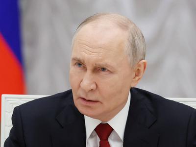 Po Orbanovem porazu Putin krepi vezi z novim zaveznikom v EU