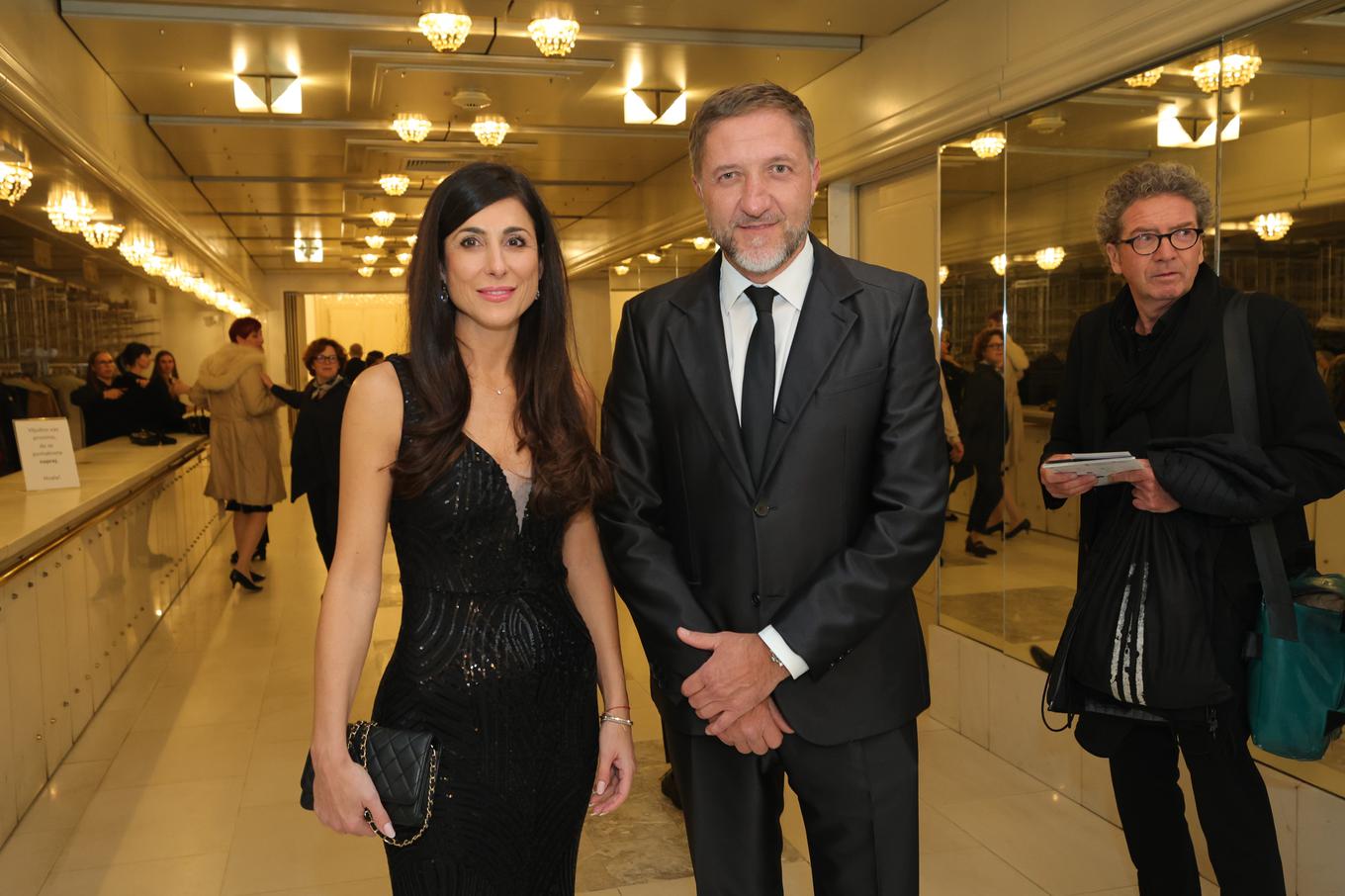 Klemen boštjančič na premieri z novo izbranko