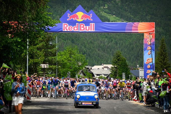 Na deveti izvedbi zabavno-tekmovalne dirke Goni Pony je nastopilo več kot 1.400 kolesarjev in kolesark.  | Foto: Jure Makovec/Red Bull Content Pool