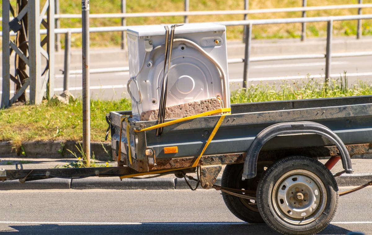 Prikolica. Avtoprikolica. | Policisti so vozniku zaradi očitnih znakov alkoholiziranosti odredili preizkus, ki je pokazal 0,91 miligrama alkohola v litru izdihanega zraka. (Fotografija je simbolična.) | Foto Shutterstock