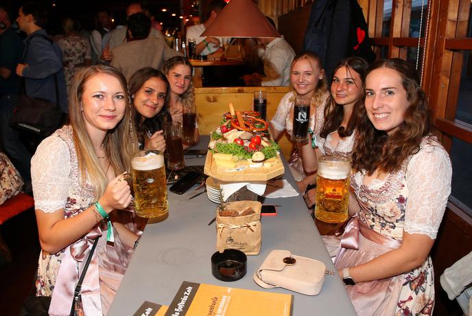 Zmenkarije na Oktoberfestu: to je znak, da je dekle samsko