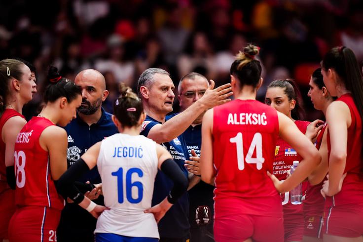 Srbkinje, ki lovijo tretji zaporedni naslov svetovnih prvakinj, se bodo v osmini finala pomerile z Nizozemsko. V boju za četrtfinale ne bodo mogle računati na prvo ime Tijano Bošković. | Foto: Volleyball World