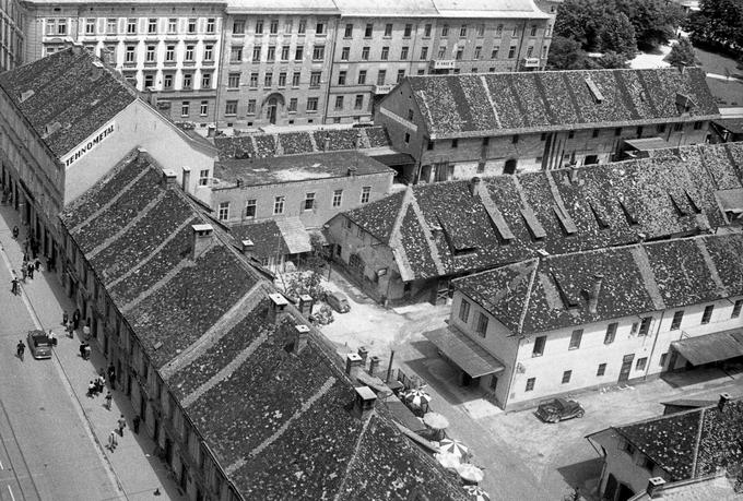 Na lokaciji današnje Metalke so pred letom 1960 stale stanovanjske stavbe (foto: Miloš Švabić, hrani: arhiv muzeja MNZS). | Foto: 