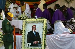Mugabeja pokopali v njegovi rodni vasi #foto