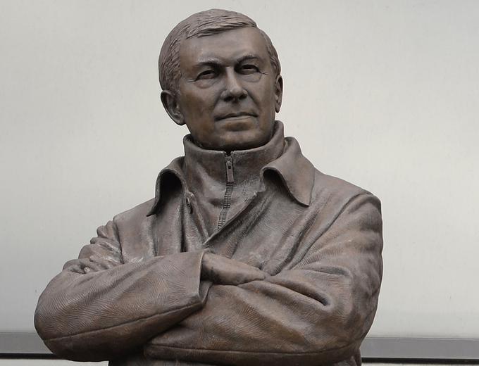 Pred štadionom Old Trafford na nepozabno obdobje, v katerem je vodil United, opozarja tudi spomenik. | Foto: Reuters