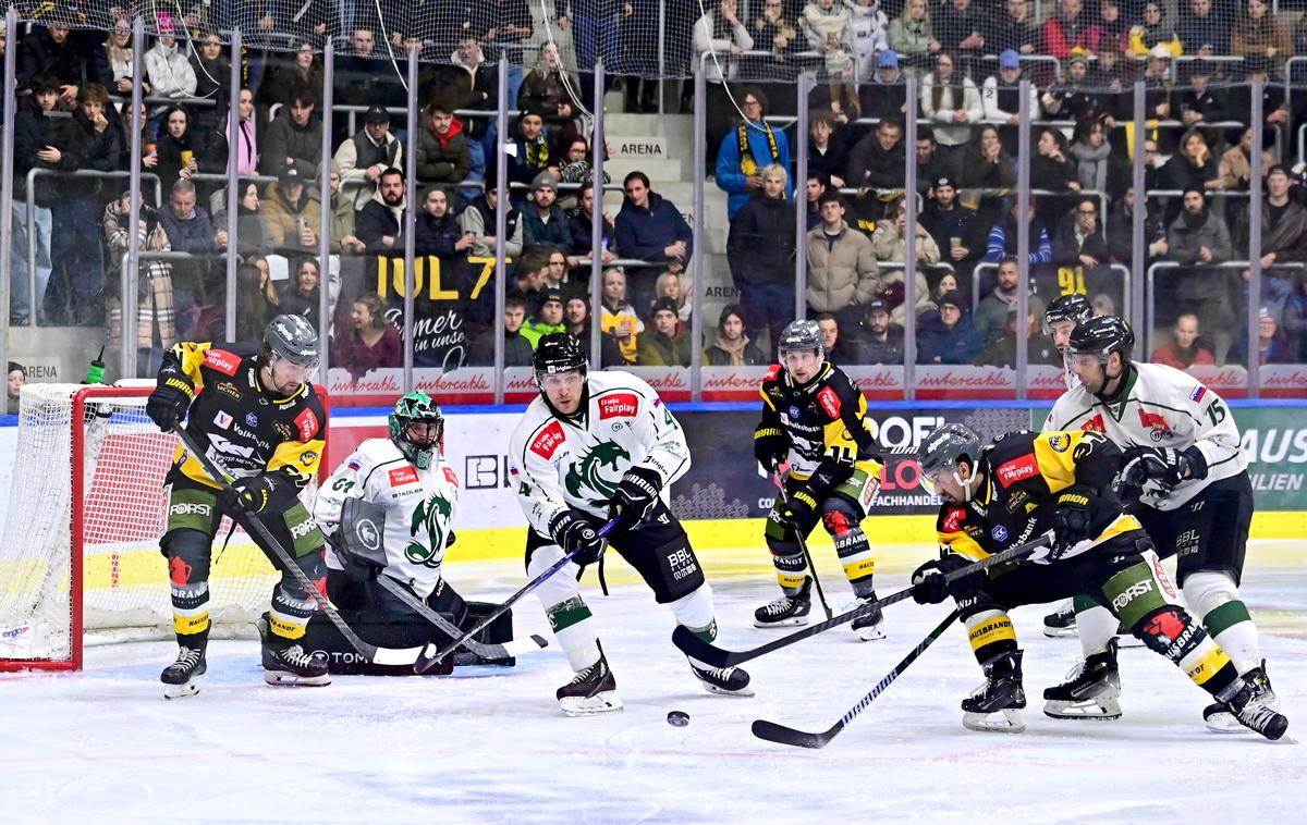 Pustertal : HK Olimpija | Olimpija je s torkovim porazom ostala brez možnosti četrtfinala in tako predčasno končala sezono v ligi ICE. | Foto Foppa Iwan - HC Pustertal