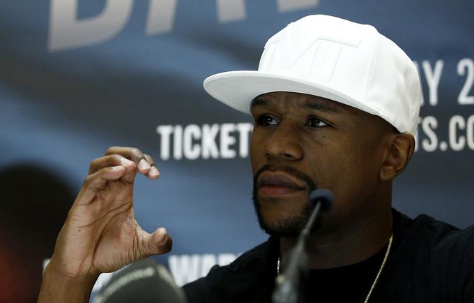 Floyd Mayweather se je z 49 zmagami in nobenim porazom upokojil leta 2015. Čeprav mnogi menijo, da dvoboja ne bo, je pogača, ki bi jo Američan dobil, prevelika. Če ima Floyd kaj rad, je to ravno denar. | Foto: Reuters