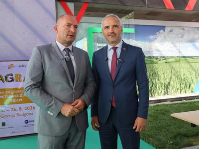 Podgoršek: Kmetje za zdaj ne bodo šli s traktorji pred parlament. Cigler Kralj zagotovil nižje cene kmečke nafte.
