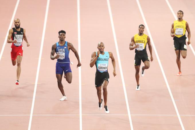 Takole je Steven Gardiner z Bahamov po srebrni medalji iz leta 2017 prišel še do prvega naslova svetovnega prvaka v teku na 400 metrov. | Foto: Getty Images