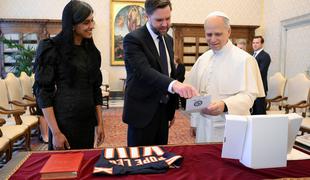 Trump papeža Leona XIV. povabil v Belo hišo
