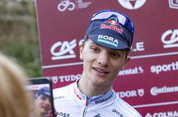 Fant, ki je Pogačarja prosil za očala, se razvija v enega od kapetanov ekipe Red Bull–BORA–hansgrohe #video