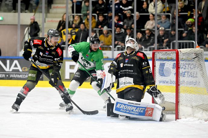 Pustertal : HK Olimpija | Olimpija gostuje pri vodilnem Pustertalu, za katerim zaostaja eno točko. | Foto Foppa Iwan - HC Pustertal