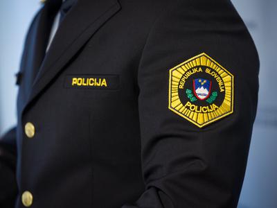 Policisti med hišnimi preiskavami zasegli čokoladne bonbone s prepovedano drogo