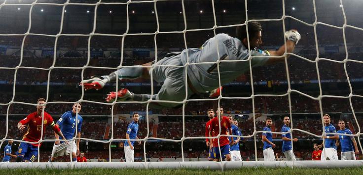 Gianluigi Buffon je prejšnji mesec na gostovanju v Španiji doživel hud poraz (0:3). | Foto: Reuters