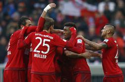 Kamplu v derbiju točka s Schalkejem, Bayern zlahka do 13. zmage