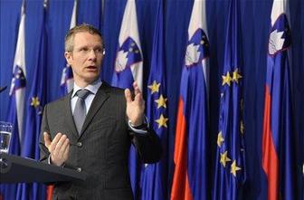Umar: Vlada je višje cene nafte ublažila z nižjimi trošarinami