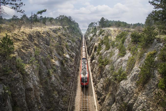 Leben je izpostavil, da je za razvoj Luke Koper ključna gradnja drugega tira železniške povezave med Divačo in Koprom. | Foto: Urad vlade za komuniciranje