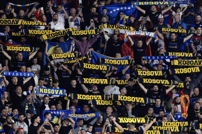 Kosovo navijači | Navijači Kosova bodo lahko v navijaških in državnih obeležjih Kosova spremljali dvoboj v Stožicah le na gostujoči tribuni. | Foto Guliverimage